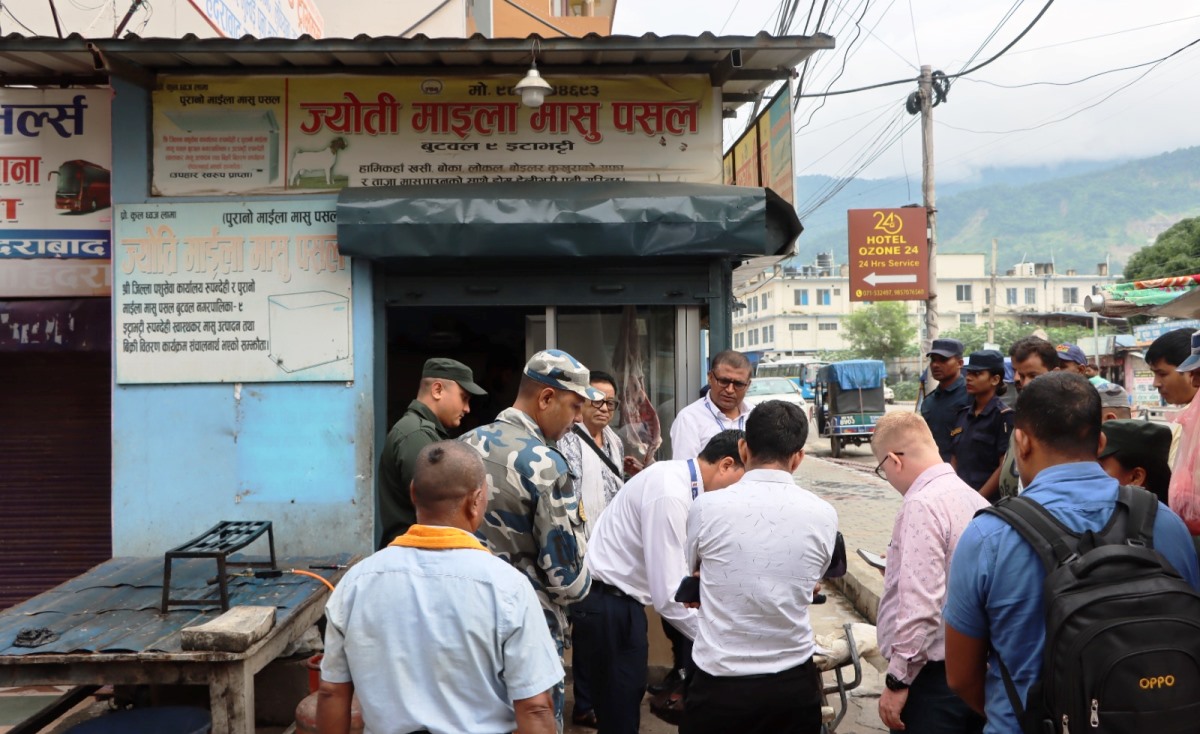 अनुगमनलाई तीब्र बनाउँदै बुटवल उपमहानगरः ३ मासु पसललाई २५ हजार जरिवाना