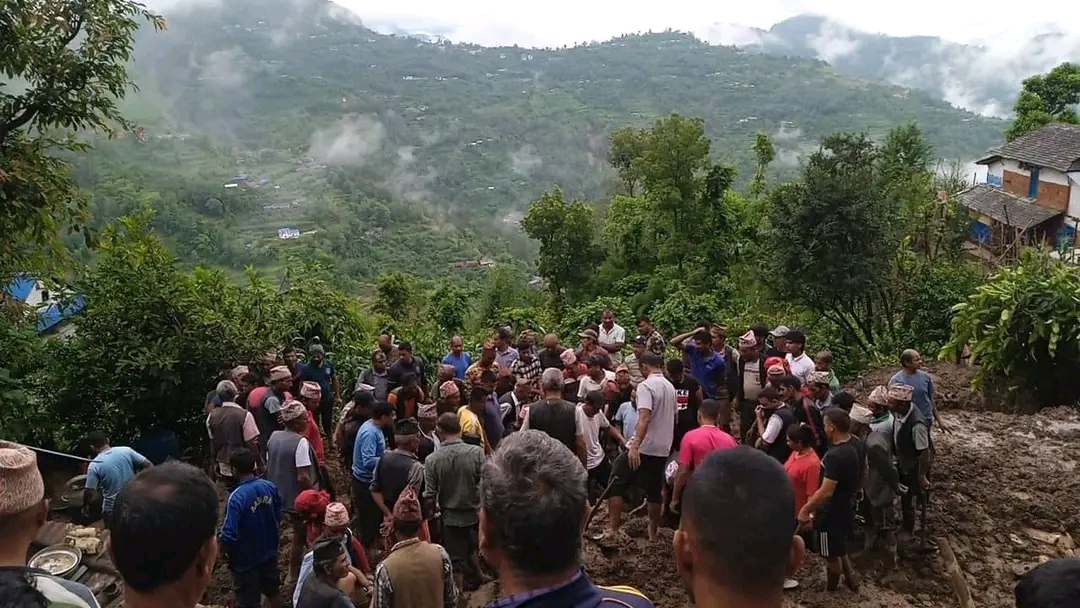 गुल्मी पहिरोमा पुरिएर एकै घरका ४ जनाको जनाको मृत्य, एक जना बेपत्ता