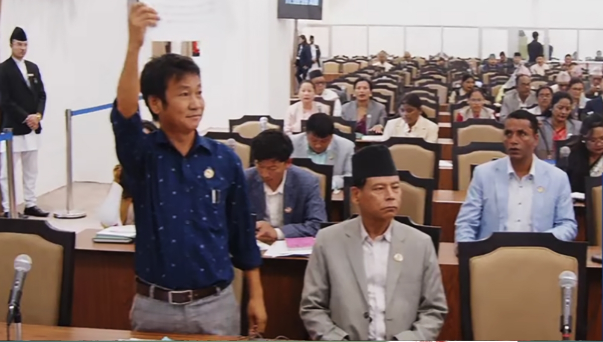 संसदमा हर्क साम्पाङको सभामुखलाई आग्रह- या त प्रधानमन्त्रीलाई बोलाउनुस या त मलाई निकाल्नुस !