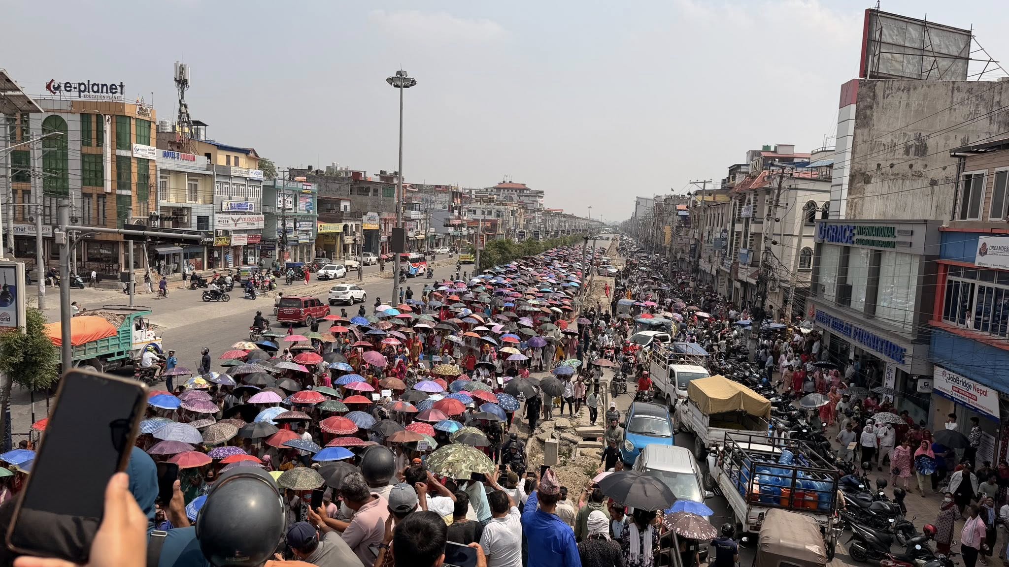 विकल्पविना सुकुम्बासीलाई नहटाउन माग गर्दै बुटवलमा प्रदर्शन