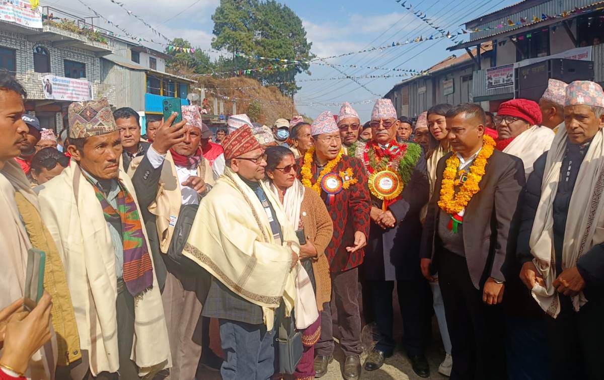 आफ्नै देशमा पौरख गरौंः अध्यक्ष प्रचण्ड