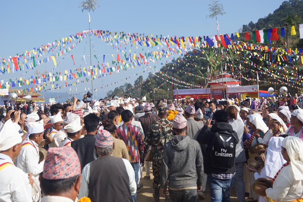 माङसेबुङमा धार्मिक पर्यटकको घुँइचो