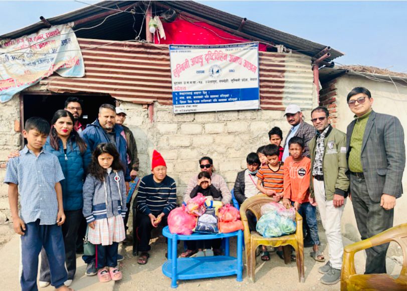 बुटवलका अपाङ्ग दृष्टिविहिन अनाथलाई खाद्यान्न सहयोग