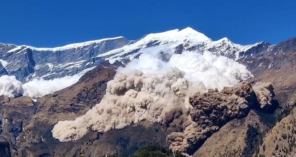 मुस्ताङको थासाङमा हिमपहिरो