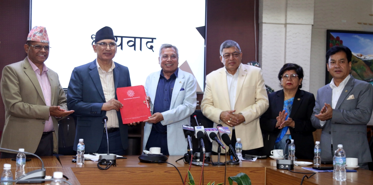 निजी क्षेत्रका समस्या सम्बोधन गर्न निरन्तर सुधारका काममा भइरहेका छन्ः अर्थमन्त्री पौडेल