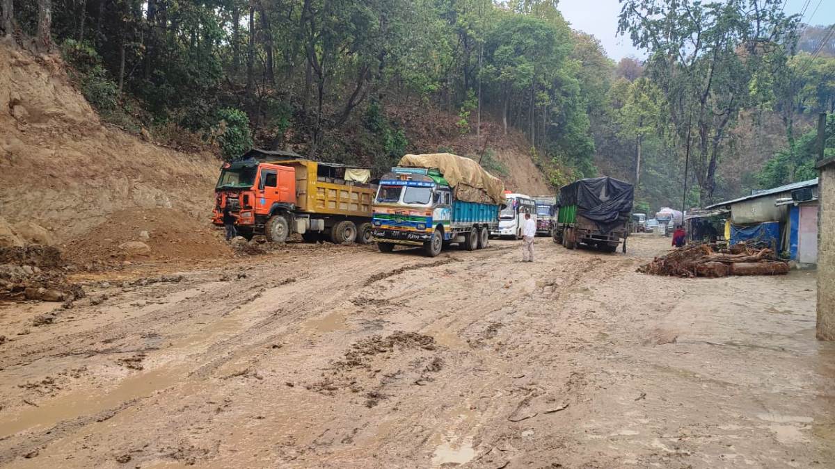 नारायणघाट–बुटवल सडकको दाउन्ने खण्ड अवरुद्ध