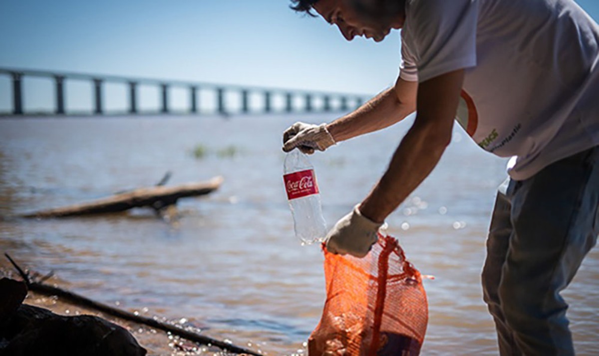 विश्वमै प्लास्टिक प्रदूषणको प्रमुख कारण बन्यो कोका-कोला
