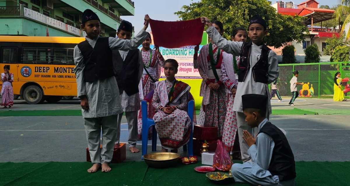 दीपमा परम्परागत पोसाक र संस्कृति प्रदर्शन