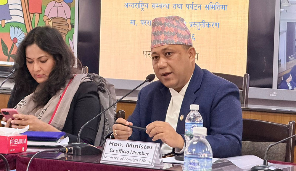 राष्ट्रिय हितलाई केन्द्रमा राखेर परराष्ट्र नीति अवलम्बन गर्न सरकार प्रतिबद्ध छ : मन्त्री खनाल