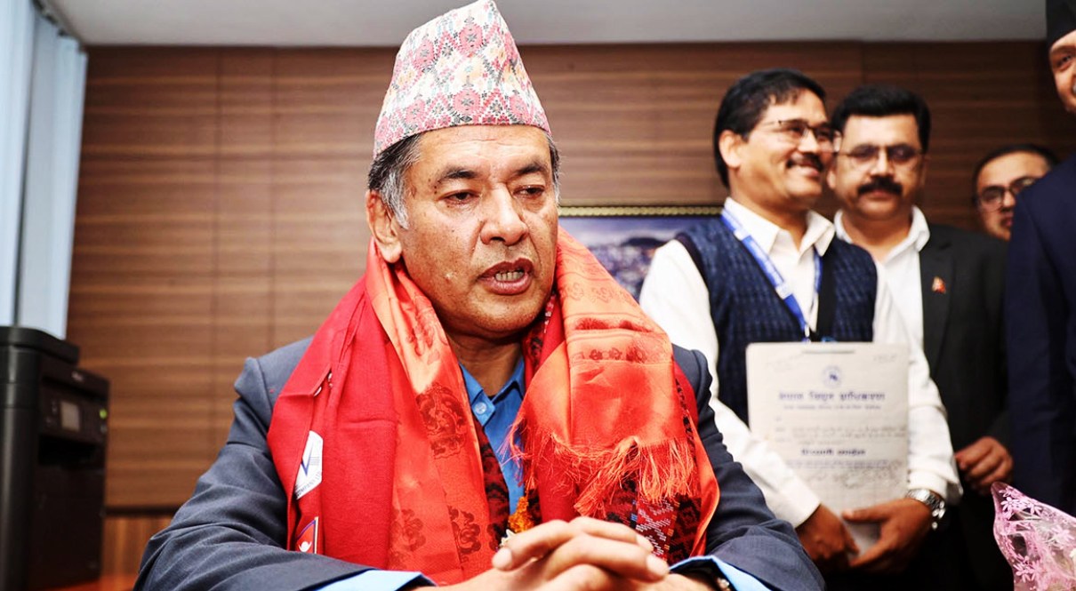 पदभारपछि हितेन्द्रदेवको प्रतिक्रिया– न्याय पाएँ, लोडसेडिङ हुँदैन