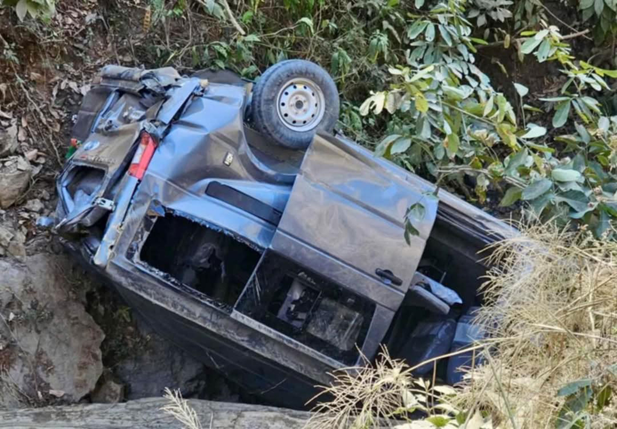 गोरखामा सवारी दुर्घटना हुँदा एकको मृत्यु, १४ घाइते