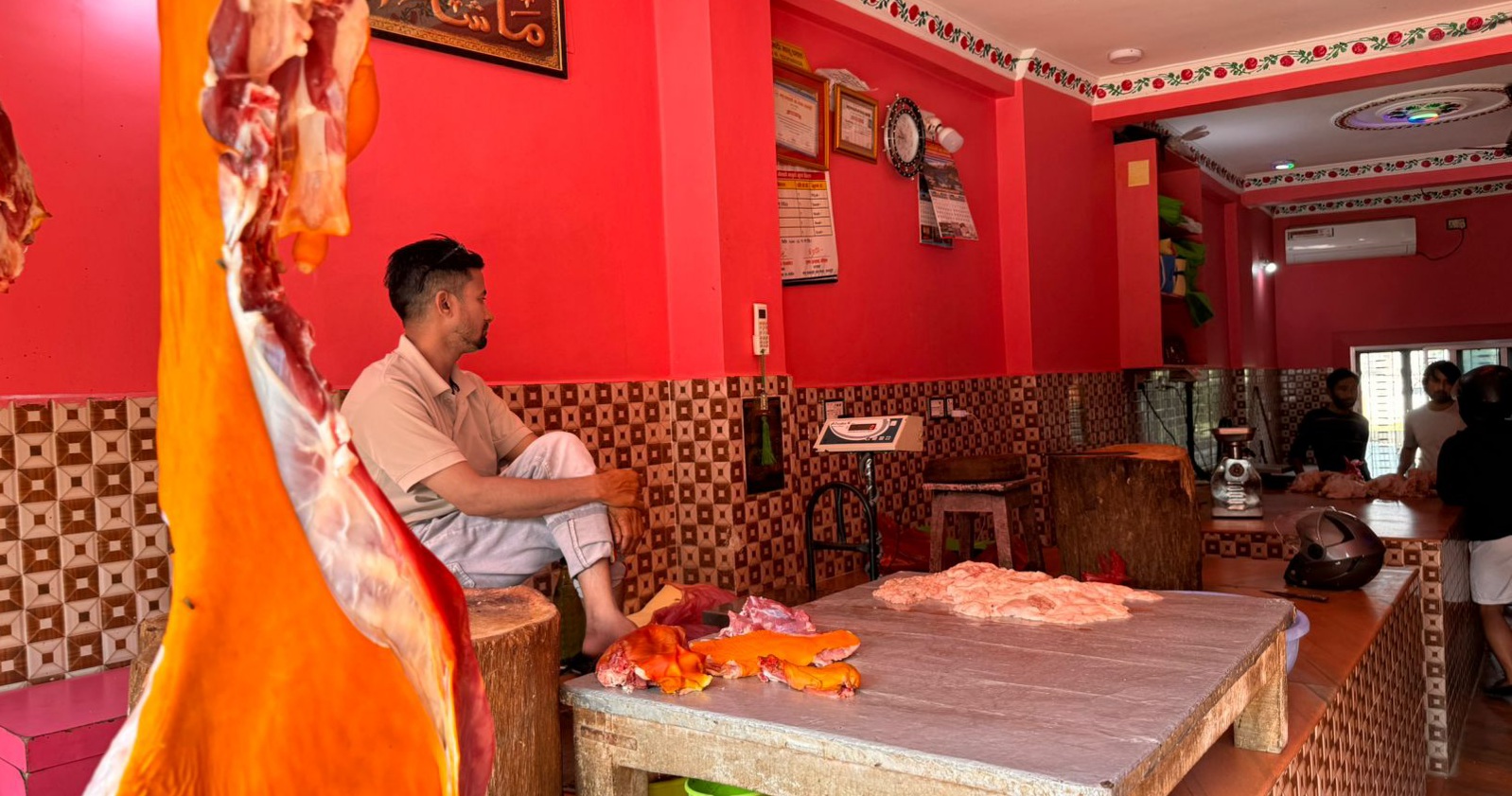 बुटवलमा खसी भनेर बाख्रीको मासु बेच्ने न्यू मेहदी र पप्पु मासु पसललाई जरिवाना