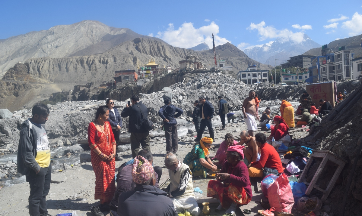 पवित्र तीर्थस्थल कागबेनीमा पितृतर्पण गर्नेको घुइँचो