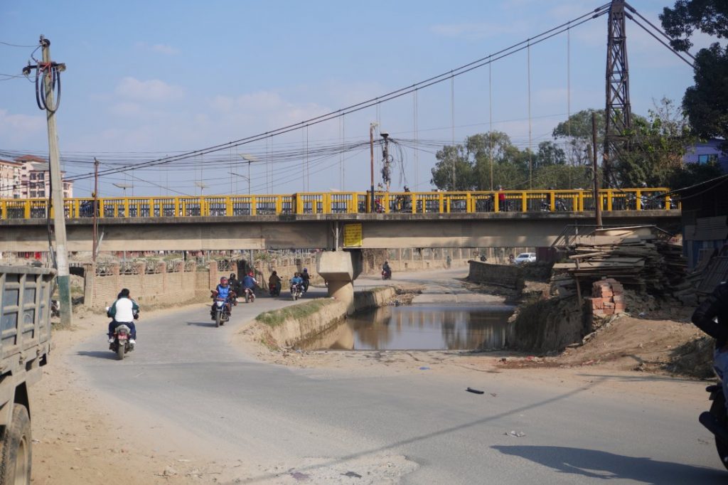 हिउँदमा पनि हटेन बाग्मती करिडोरको कालो पुलमुनि पानी जम्ने समस्या