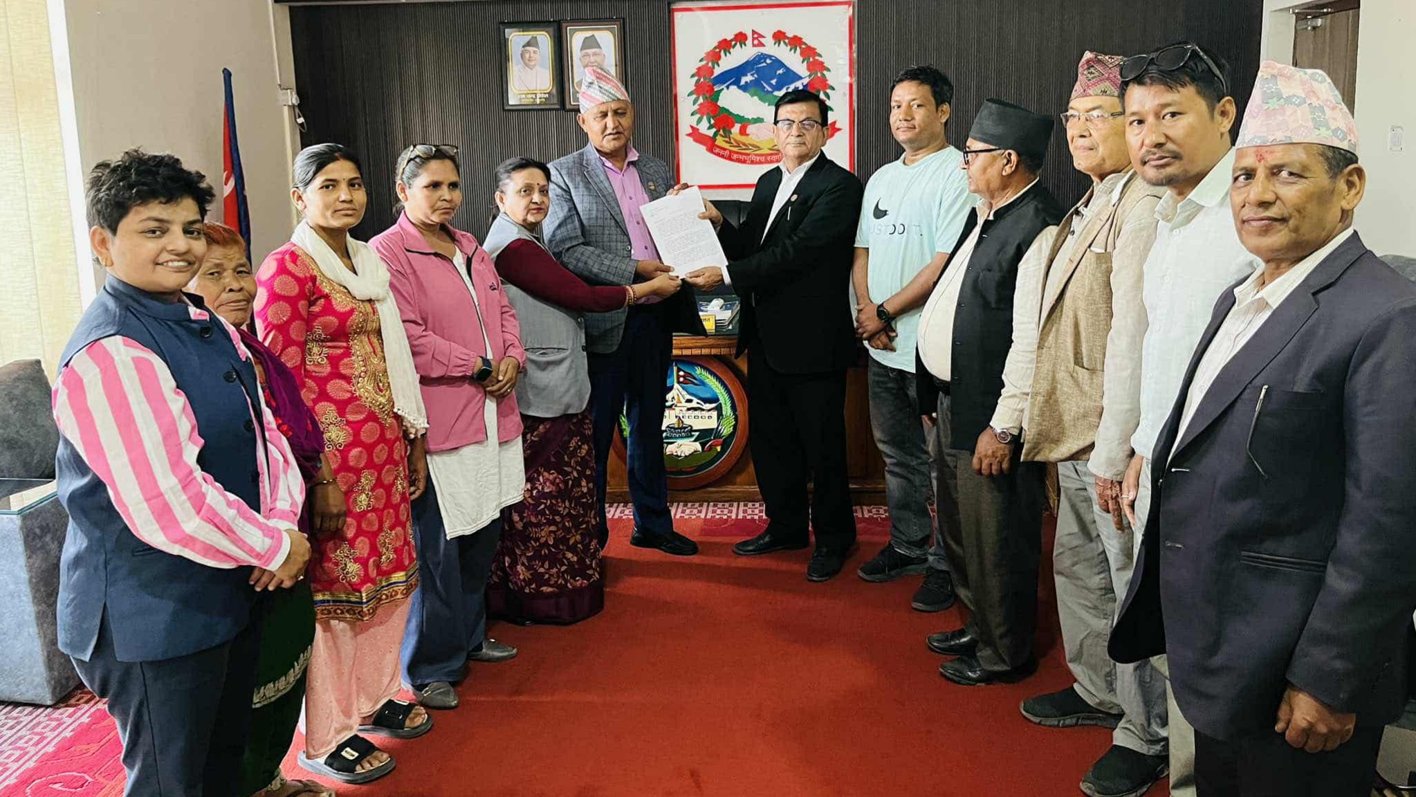 नेकपा एकीकृत समाजवादीले मुख्यमन्त्री आचार्यलाई बुझायाे ज्ञापनपत्र