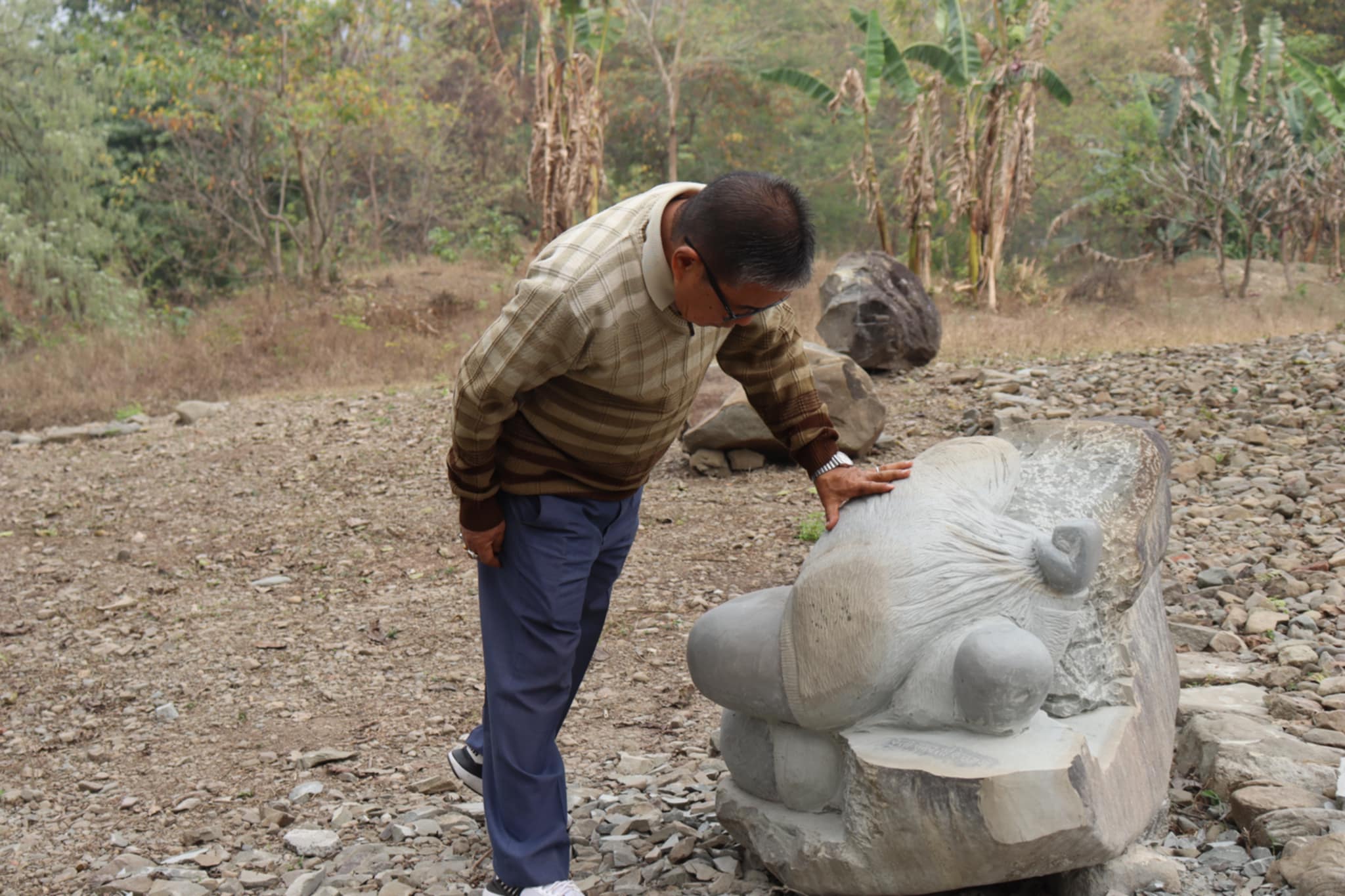 श्रमदानबाट ढुङ्गे पार्क निर्माण गरिँदै