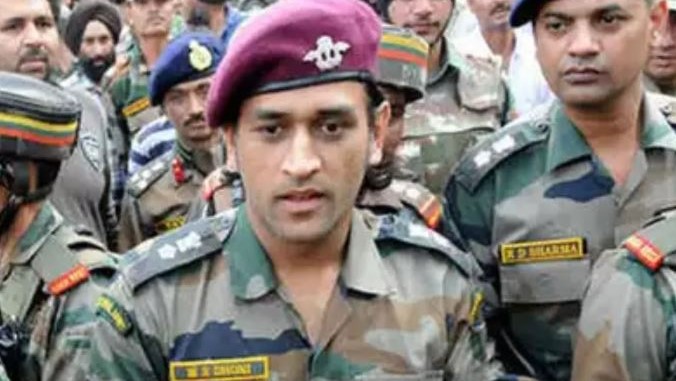क्रिकेट छाडेर धोनी पाकिस्तानसँग युद्धमा जानु पर्ने भएको हो ?