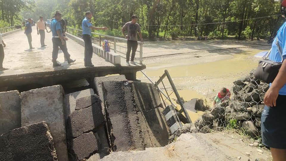 पूर्व पश्चिम राजमार्गको बेलगाछि पुलमा क्षति