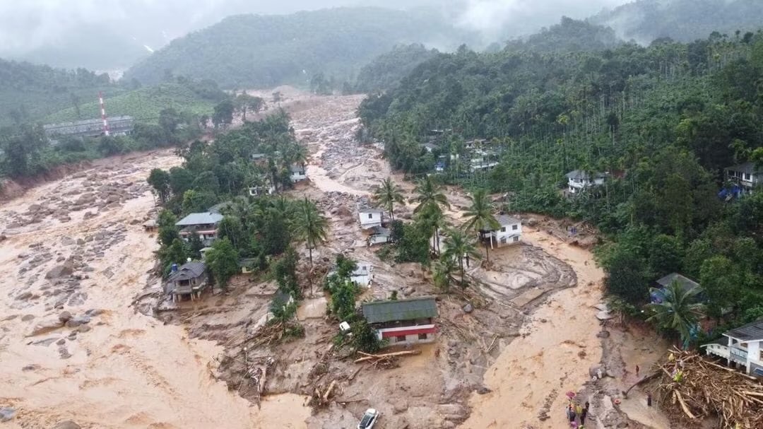 भारतको केरलामा बाढी र भूस्खलनमा मृत्यु हुनेको संख्या १४४ नाघ्यो