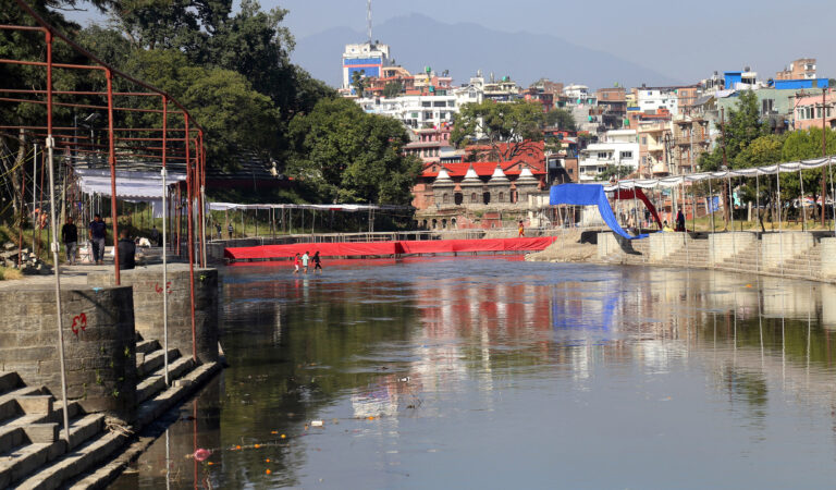 काठमाडौँ उपत्यकामा छठको रौनक