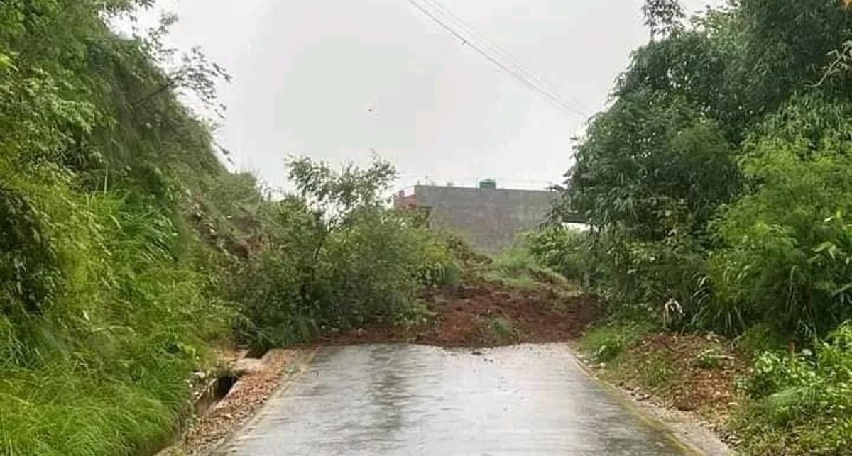 पहिरोका कारण दुई दर्जनबढी सडक अवरुद्ध (सूचीसहित)