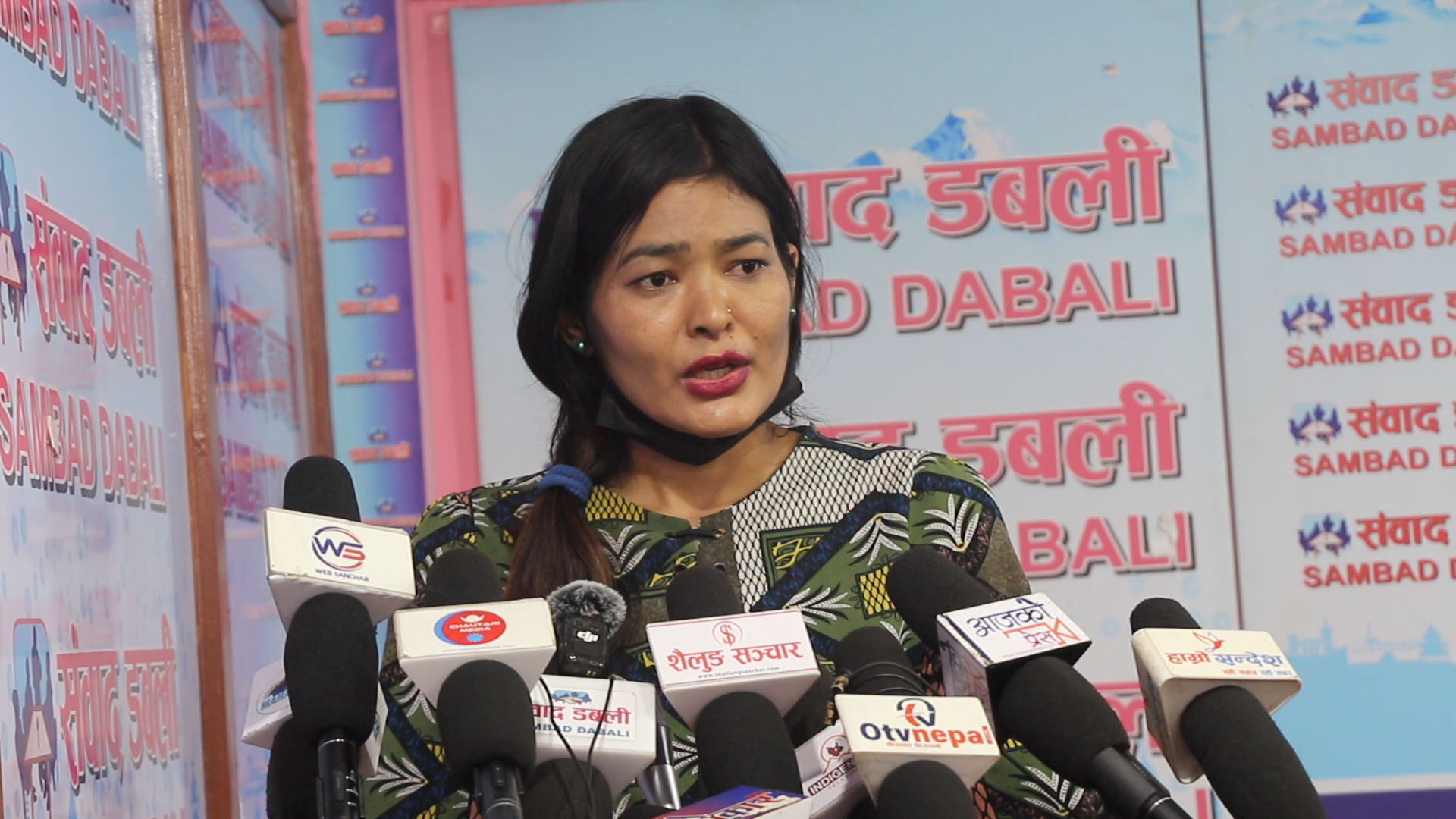 प्रधानमन्त्री ओली आफै ऐन महर बचाउन लाग्नु भएको छ : रश्मिला धामी