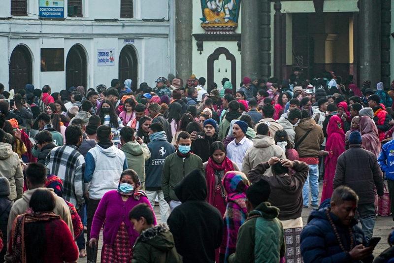 मकर सङ्क्रान्तिमा पशुपतिनाथ मन्दिरमा दर्शन गर्दे भक्तजनहरु (फोटो फिचर)