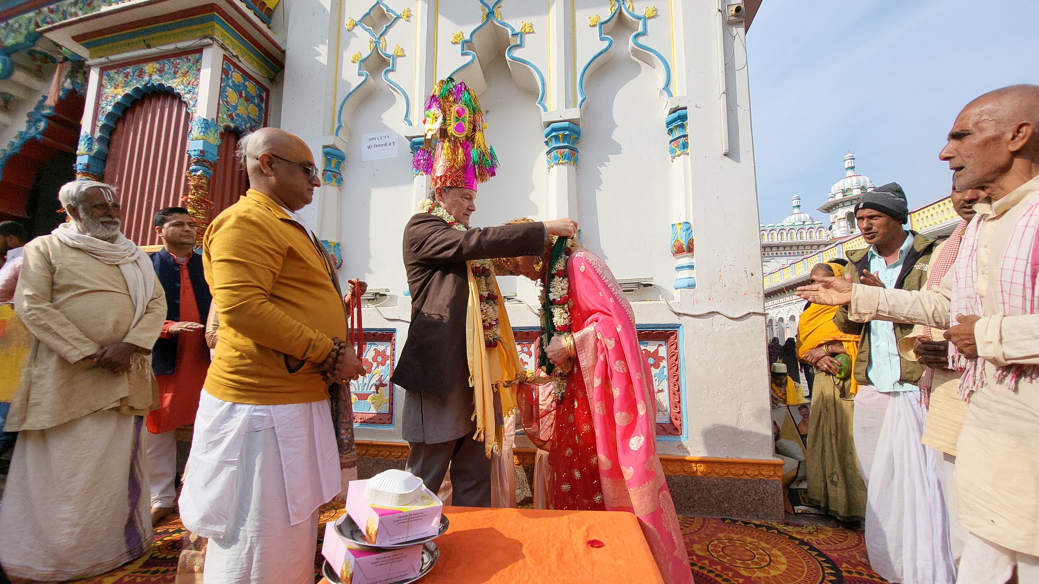 बेलायती राजदूत रब फेनले जानकी मन्दिरमा मनाए २२ औँ वैवाहिक वर्षगाँठ