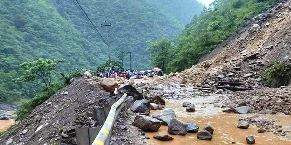 देशभरका ४८ वटा मुख्य राजमार्ग बाढीपहिरोले अवरुद्ध (सूचीसहित)