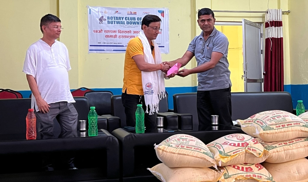 रोटरी क्लब बुटवल डाउनटाउनद्वारा स्थापना दिवसमा खाद्यान्न वितरण