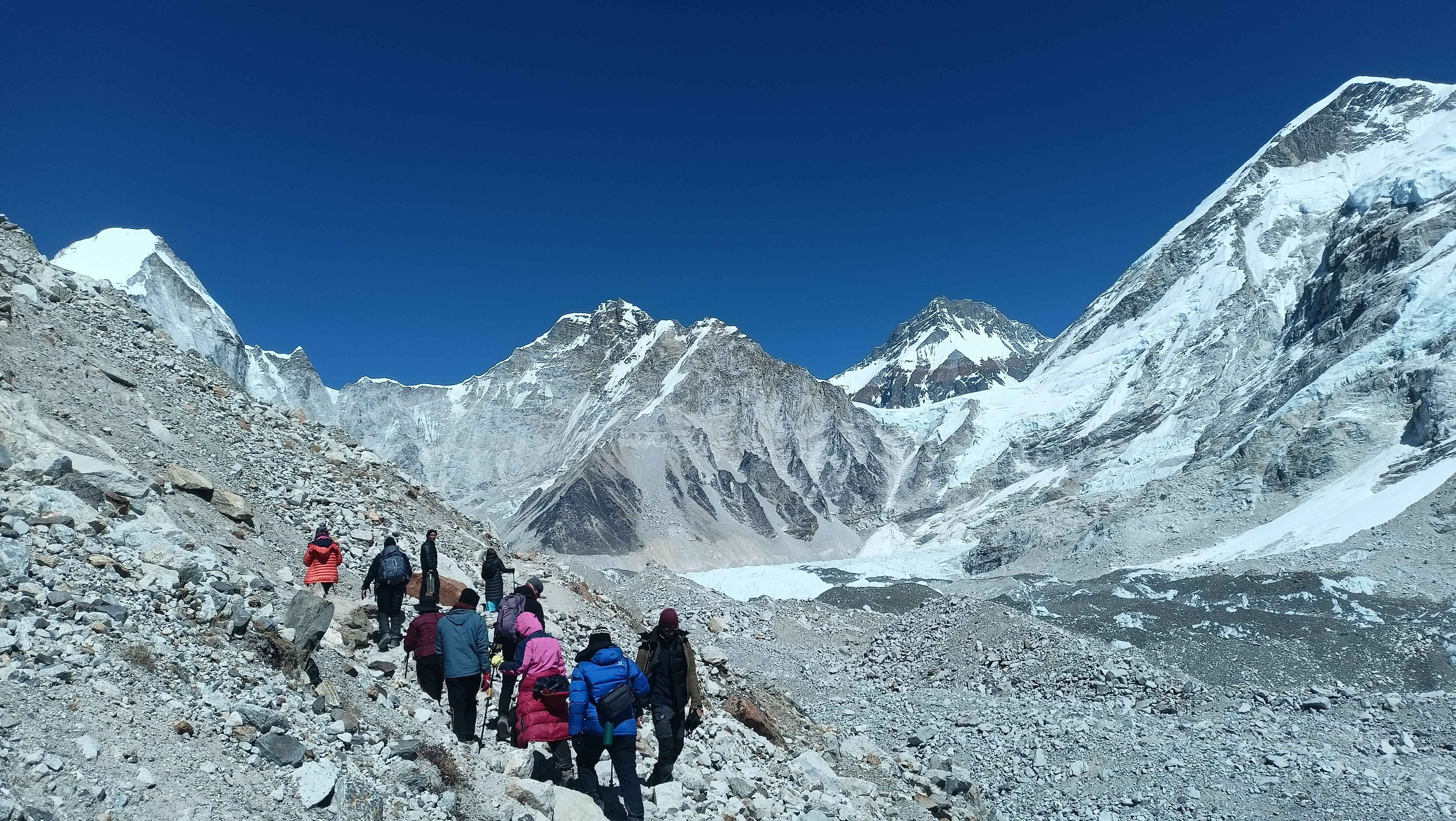 असोजमा नौ हजार पर्यटक सगरमाथा क्षेत्र पुगे