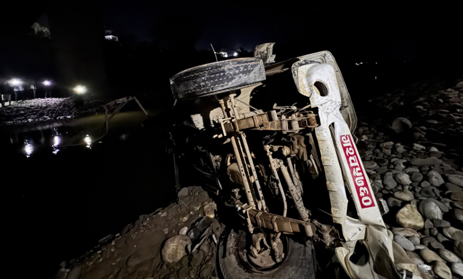 मादी नदीमा बाेलेराे खस्दा तीन जनाको ज्यान गयाे