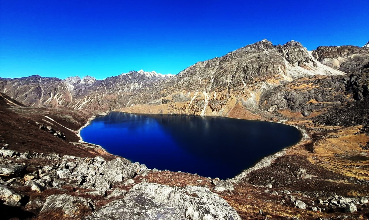 ताप्लेजुङको अद्वितीय सिङ्जेमा ताल