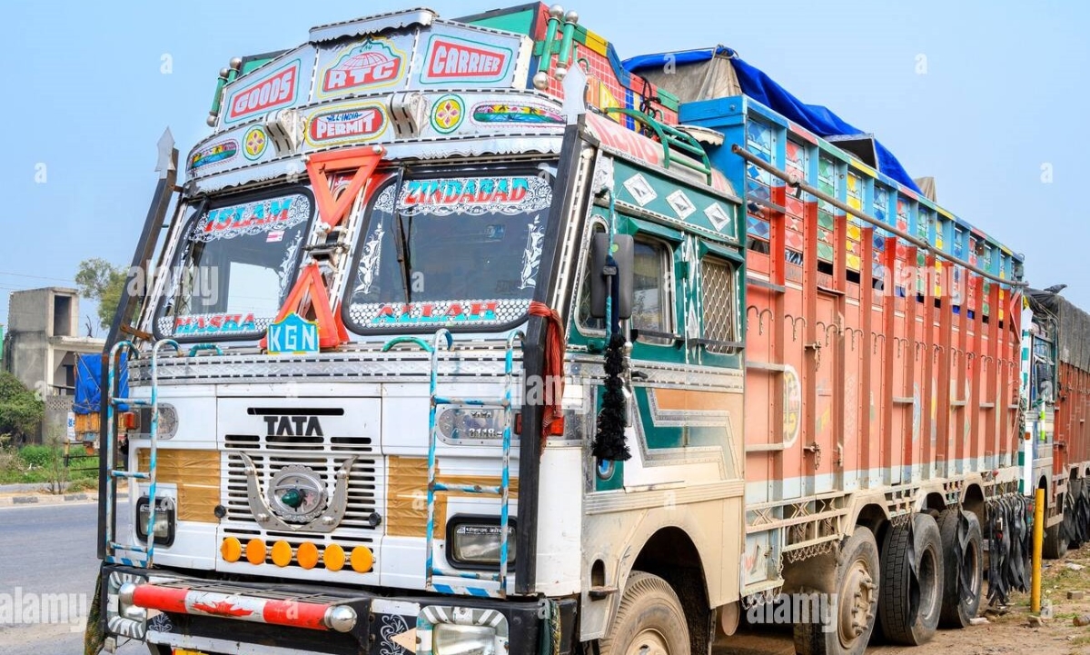 भन्सार छलि नेपाल भित्र्याइएको ३ वटा भारतीय कन्टेनर प्रहरीद्वारा पक्राउ