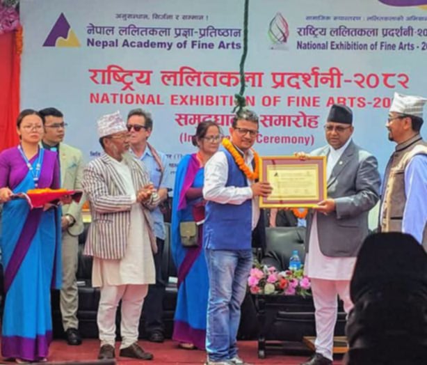 ललितकला प्रज्ञाप्रतिष्ठानद्वारा मनीष पन्थ पुरस्कृत