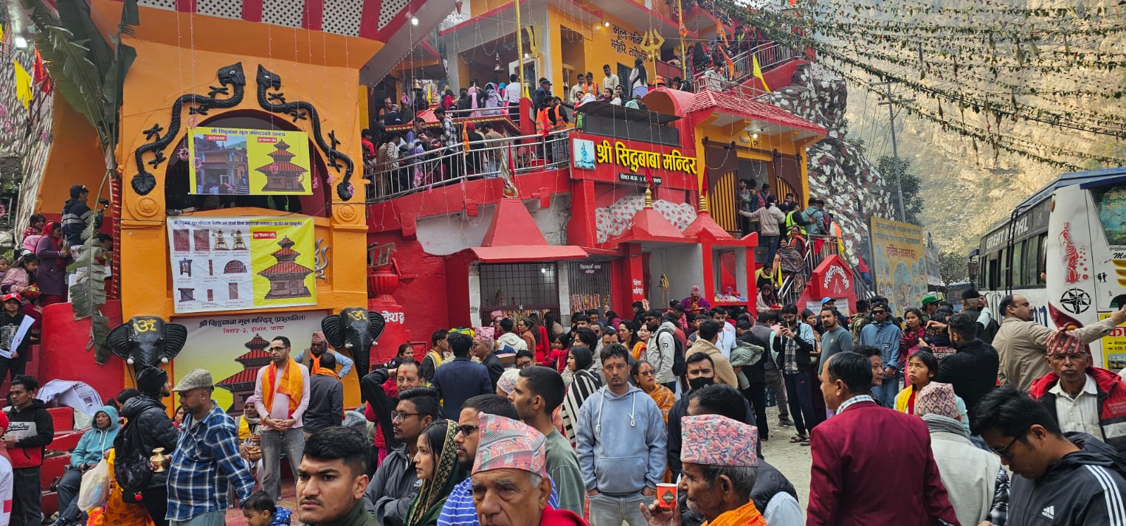 ५० हजार बढी भक्तजनले गरे सिद्धबाबा मन्दिरको दर्शन : पत्रकार श्रेष्ठ सम्मानित (फोटो फिचर)