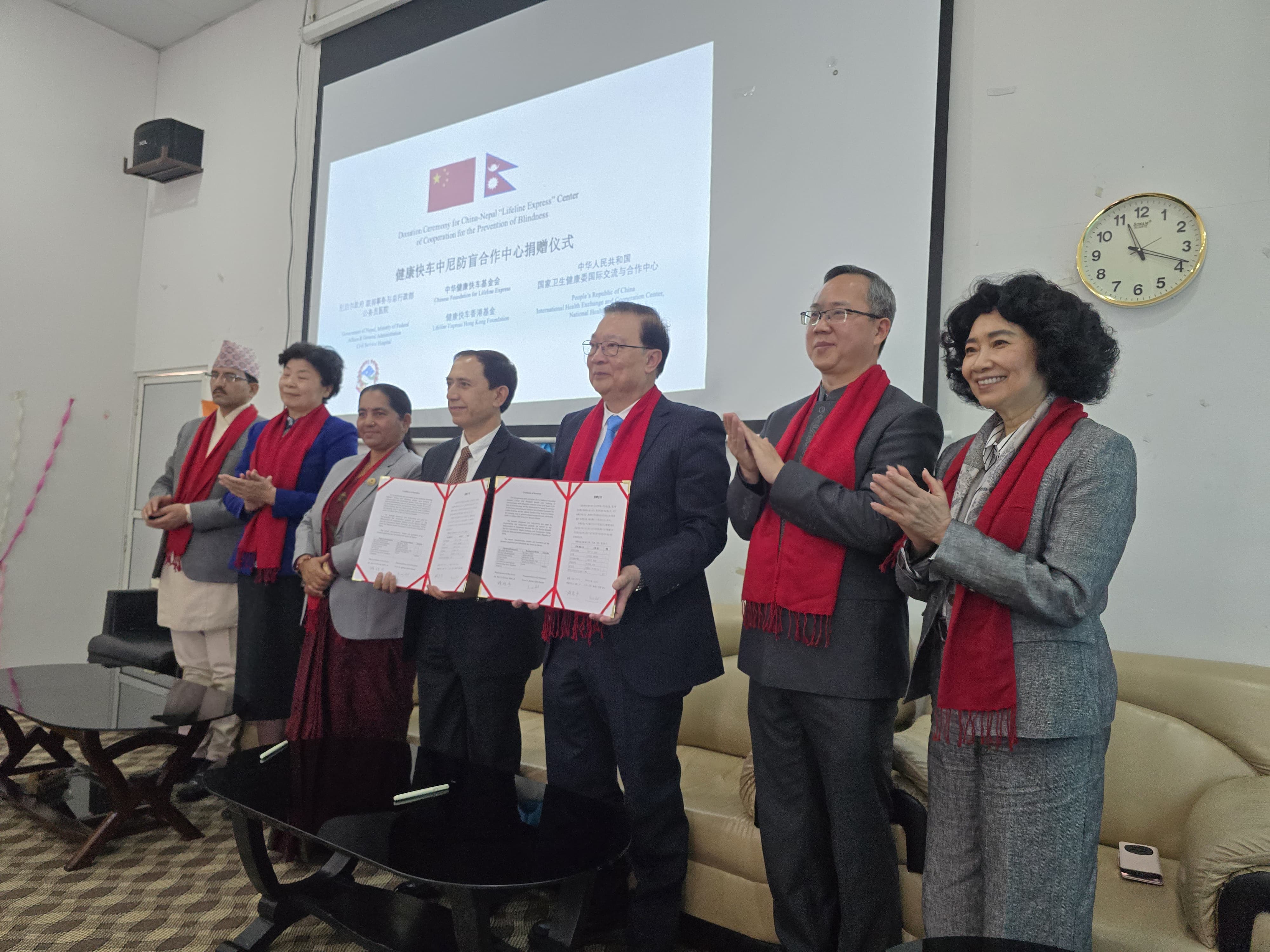 चीनद्वारा निजामती अस्पताललाई दुई करोड मूल्य बराबरको उपकरण हस्तान्तरण