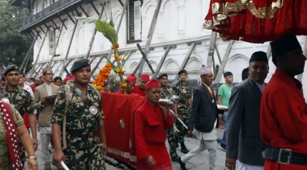 दशैँघर र पूजाकोठामा भित्र्याइयो फूलपाती