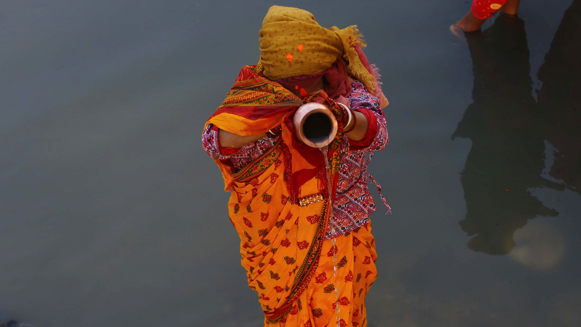 आज विहान उदाउँदो सूर्यलाई अर्घ्य दिएर गरियो छठ पर्वको समापन