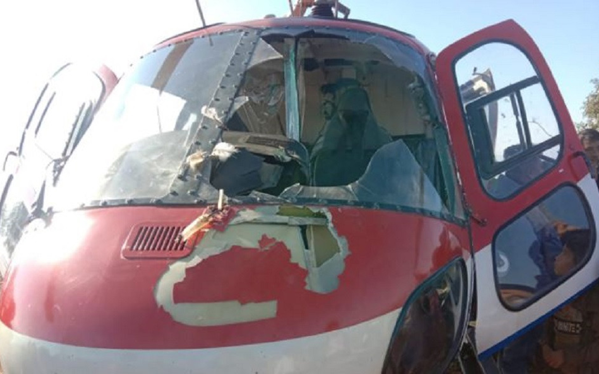 काठमाडौंका लागि उडेको हेलिकप्टरमा चरा ठोक्कियो, आकस्मिक अवतरण