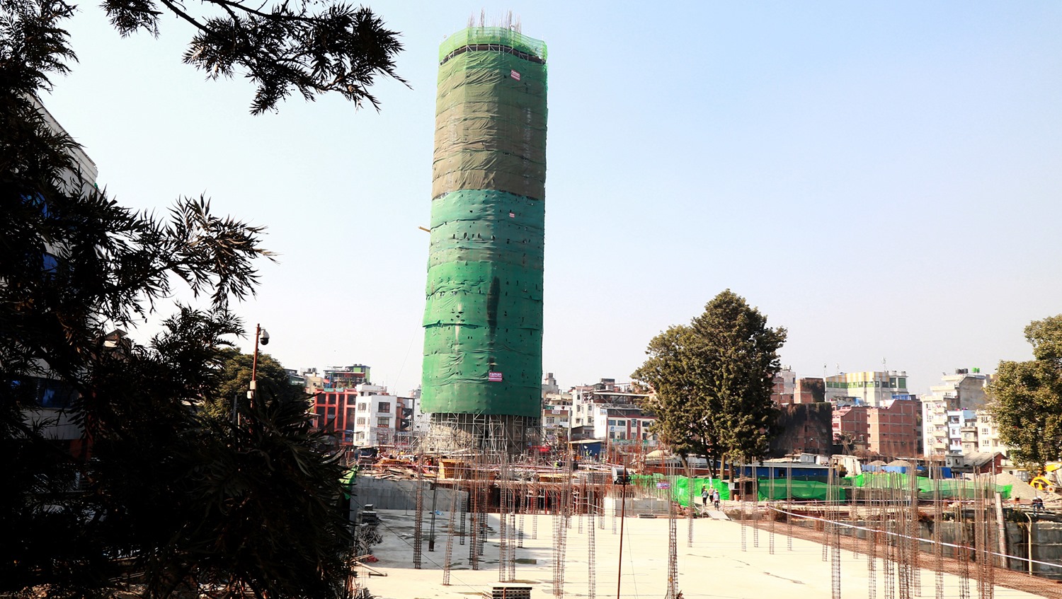 काठमाडौँको सुन्धारामा अवस्थित पुनःनिर्माणाधीन धरहरा
