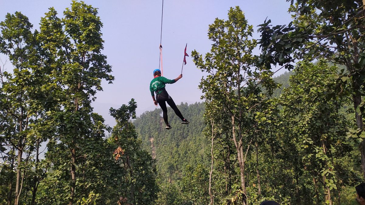 बुटवल हिलपार्कमा जिप लाइन, सरर यात्रा गर्दै शहरको अवलोकन