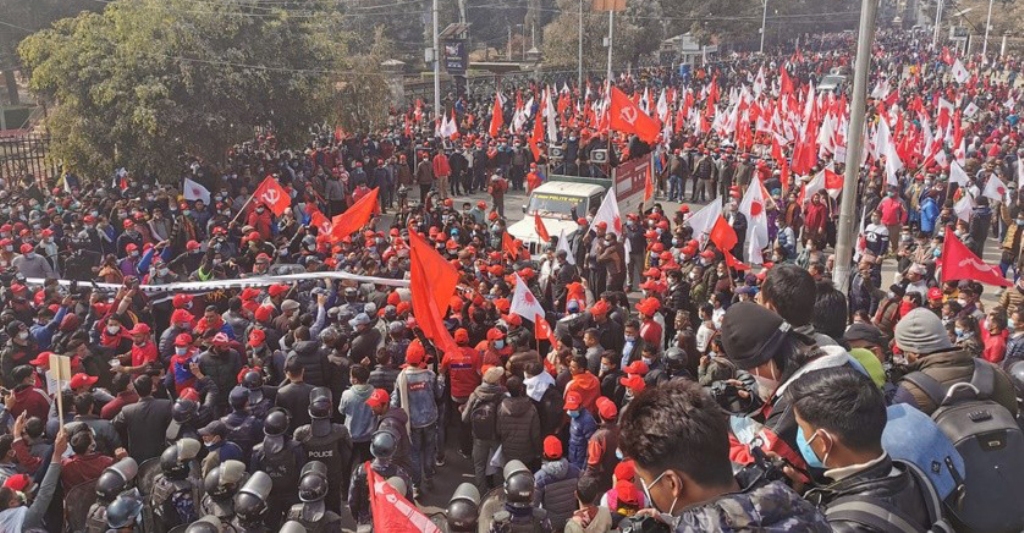 प्रचण्ड-नेपाल पक्षको विरोध प्रदर्शन सुरु