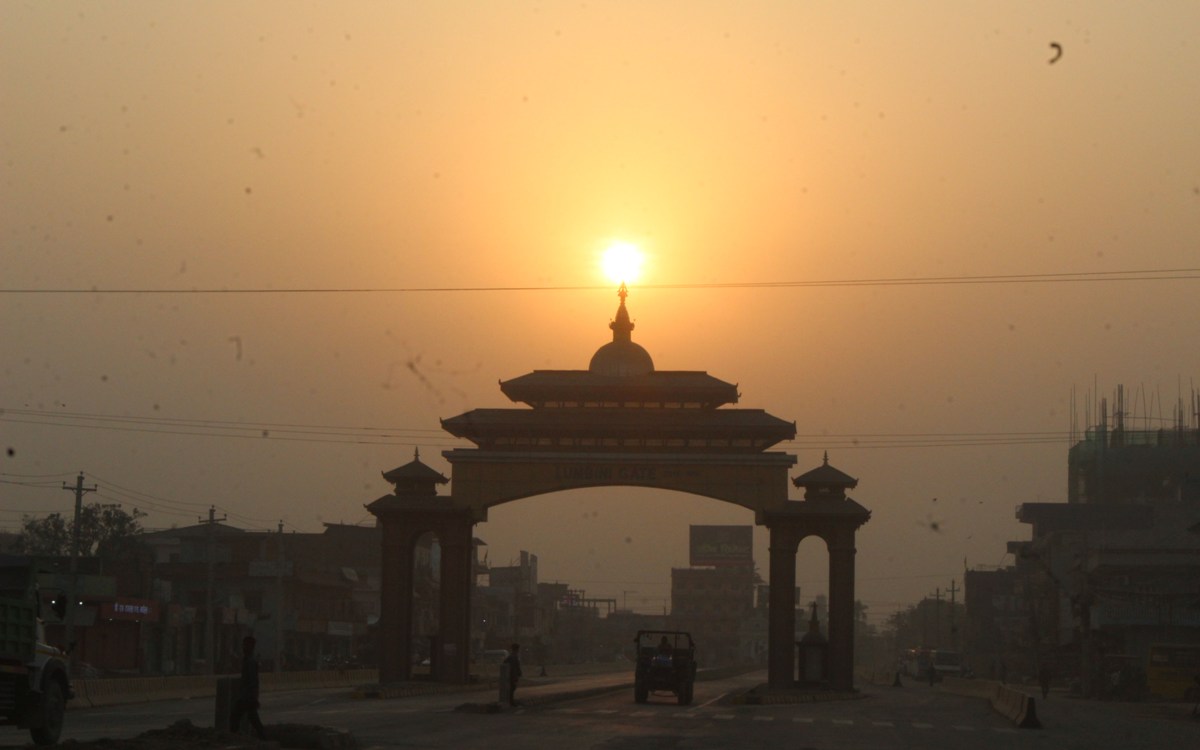 लुम्बिनी प्रवेशद्वारमा सुर्योदय