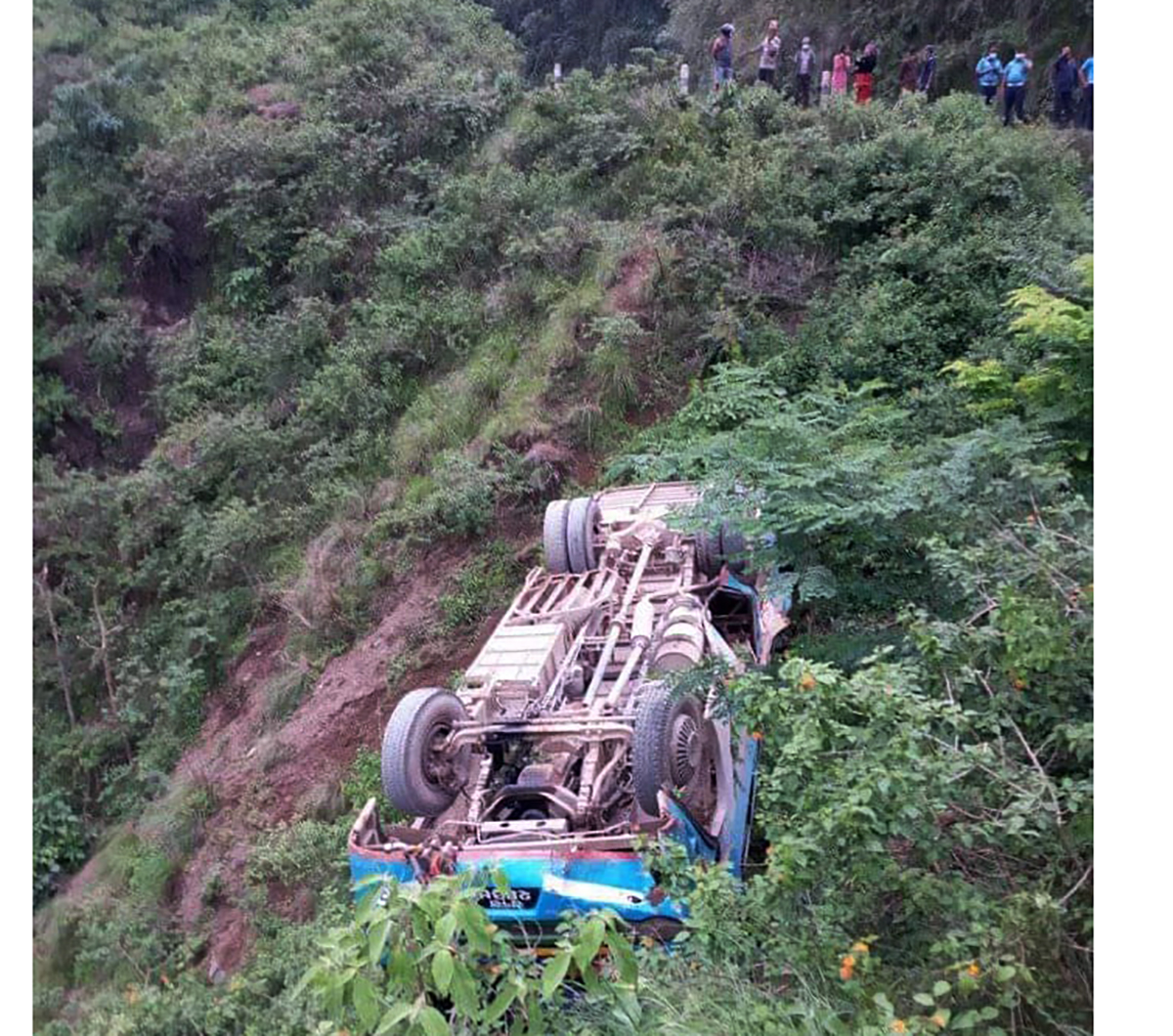 दाङमा यात्रुबाहक बस दुर्घटना, ८ जना घाइते