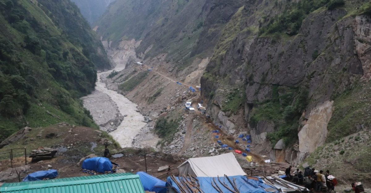 भारतले महाकाली थुनेर सडक निर्माण गर्दा नेपालमा क्षति, जनतालाई सास्ती