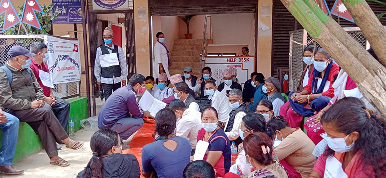 माग पुरा नभएको भन्दै अर्घाखाँचीका स्थानीय तहमा शिक्षकहरुको धर्ना