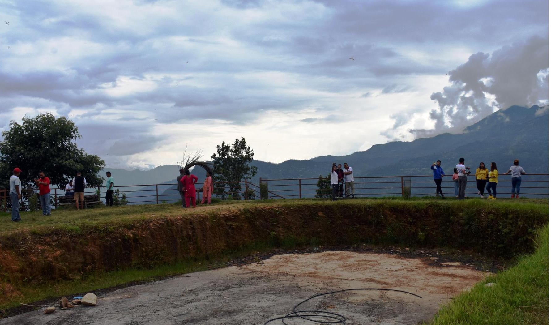 नुवाकोट जिपलाइन क्षेत्रमा रमाउँदै पर्यटक