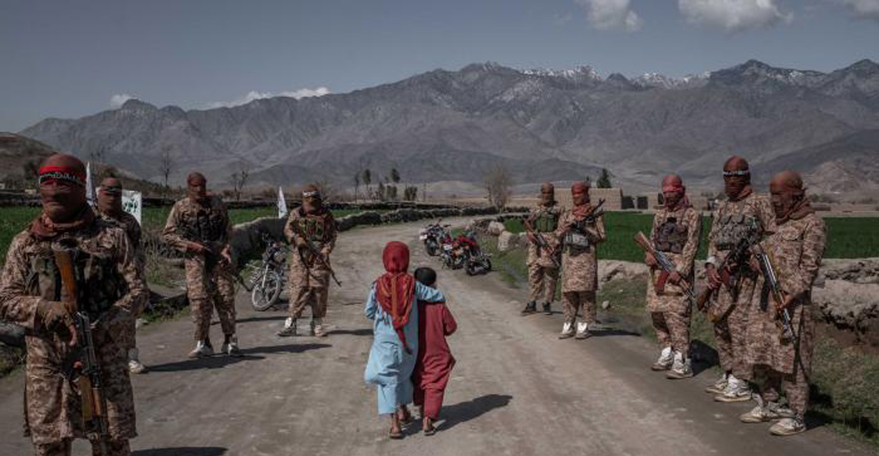 दशौं हजार अफगानी स्थलमार्गबाट सिमावर्ती देश पसे
