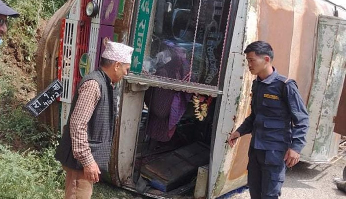 सल्यानमा बस दुर्घटना हुँदा १५ जना घाइते